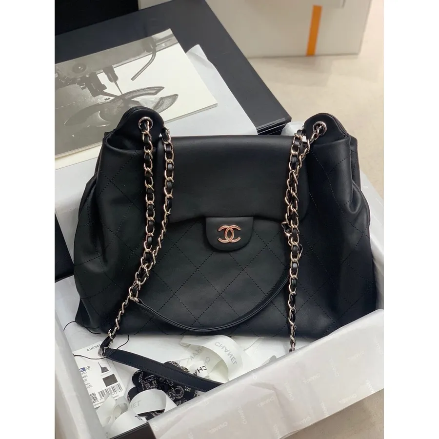 Bolso Con Solapa Chanel 38 Cm Herrajes Plateados Piel De Becerro Colección Otoño/invierno 2020, Negro