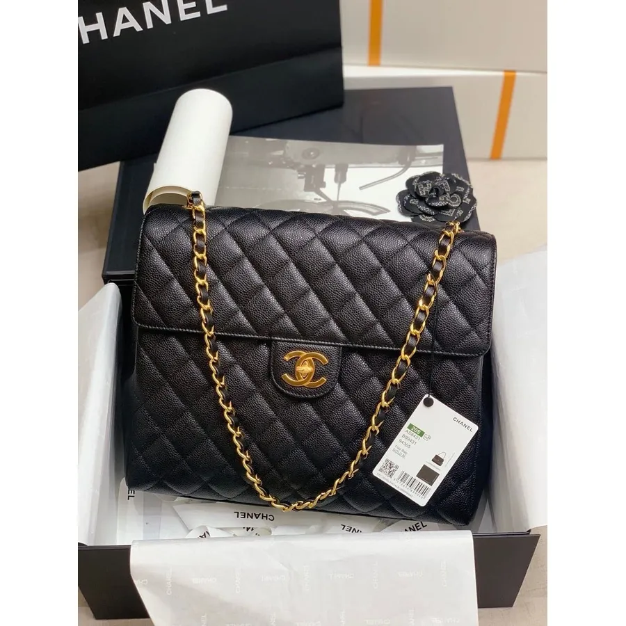 Bolso Con Solapa Chanel 32 Cm Herrajes Dorados Piel Caviar Colección Otoño/invierno 2020, Negro