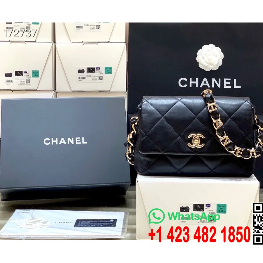 Сумка Chanel с клапаном на цепочке и тканым логотипом, 24 см, из кожи ягненка, серебристая фурнитура, сезонная коллекция круиза