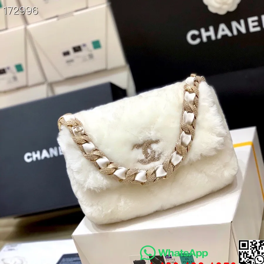 Chanel Shearling Szőrme Szárnyas Táska 18 Cm-es Báránybőr Strassz Fém Ezüst Hardver Körutazás 2021 Szezonális Kollekció, Fehér