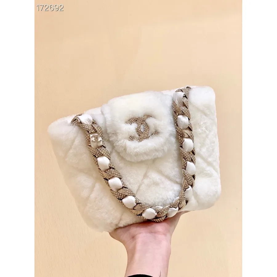 Chanel Shearling Prémes Vödörtáska 18 Cm-es Báránybőr Strassz Fém Ezüst Hardver Körutazás 2021 Szezonális Kollekció, Fehér