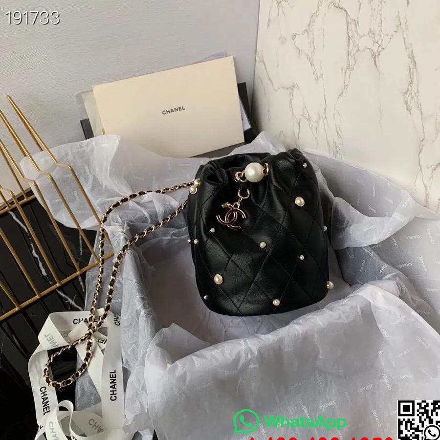 Chanel Pearl Embellished Bucket Bag 25 Cm Jagnječjega Usnja Zlata Hardware Sezonska Kolekcija Cruise 2021, črna