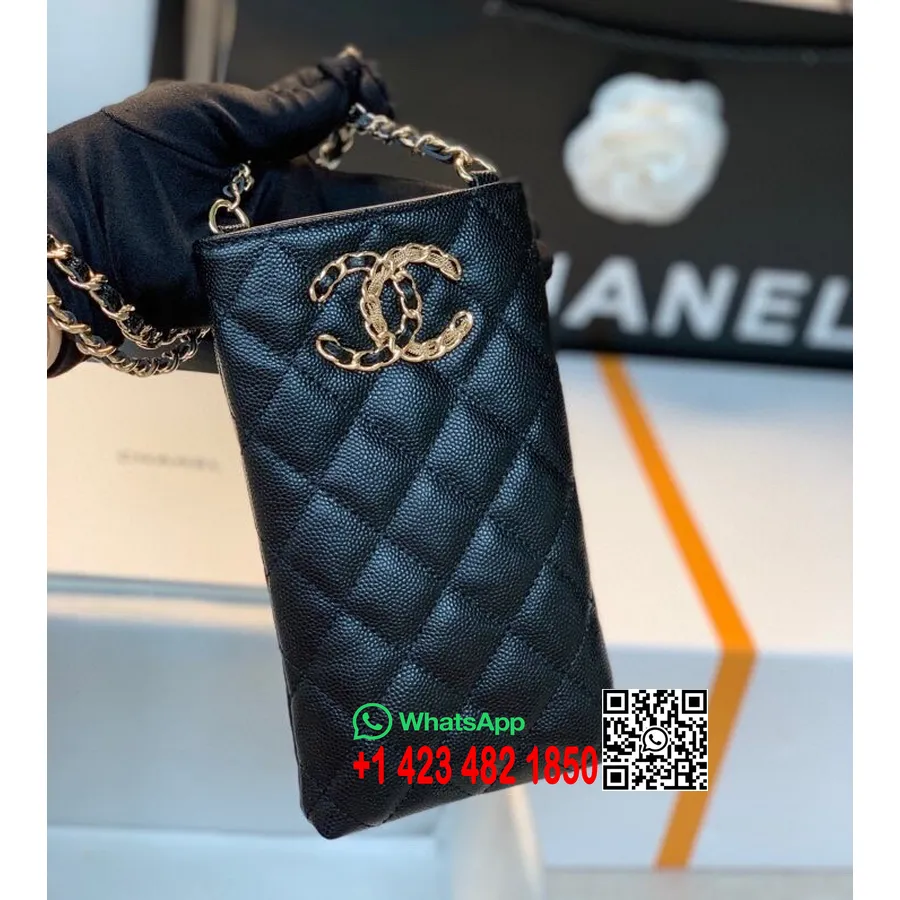 Сумка-держатель для телефона с логотипом Chanel 18см, золотая фурнитура, кожа икры, коллекция осень/зима 2020, черный