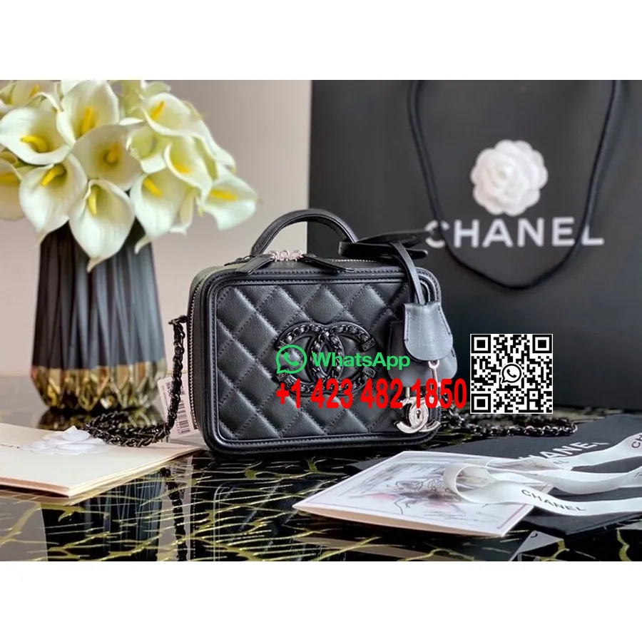 Chanel CC Filigree Vanity Case Bag 18cm Ultramatte Hardware Caviar Leather Fall/Winter 2020 Collection, Black