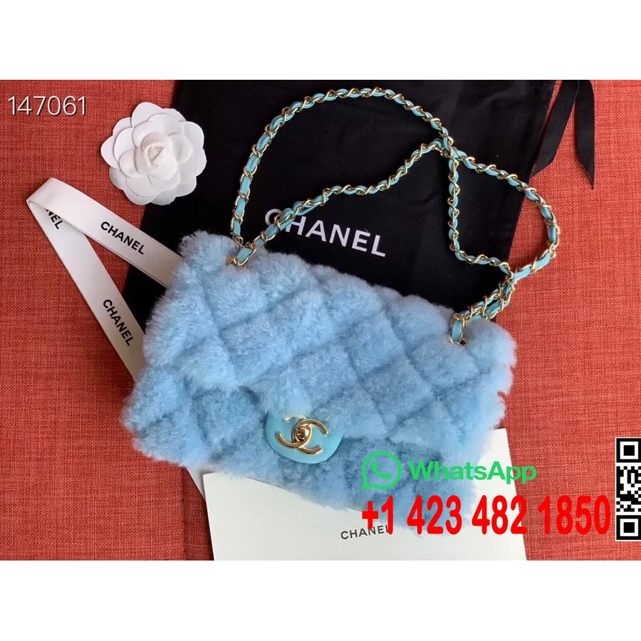 Chanel Klaffveske 20 Cm Shearling Pels/saueskinn Høst/vinter 2020 Kolleksjon, Lyseblå