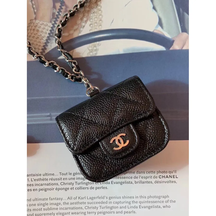 Funda Para Airpods Chanel Con Cadena, 4 Cm, Cuero Caviar, Herrajes Plateados, Colección Otoño/invierno 2020, Negro