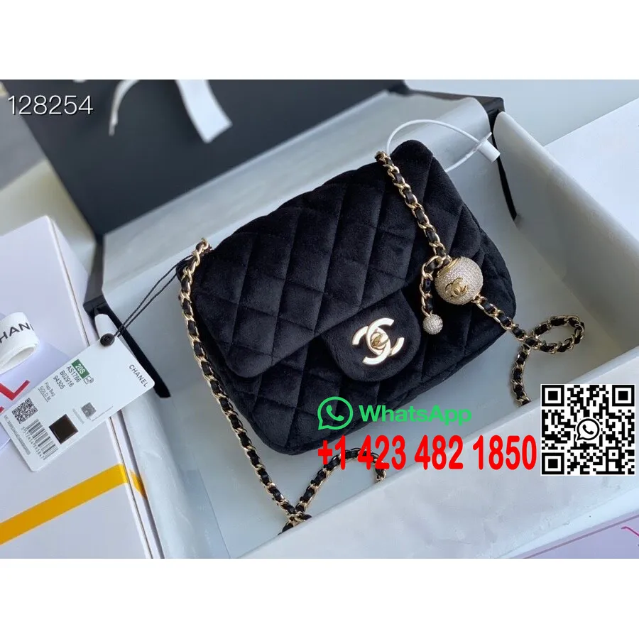 Chanel Klasik Kapaklı, çekici Zincirli, Askılı çantada Cc Detaylı 18 Cm Parlak Altın Donanım Kadife/kuzu Deri Sonbahar/kış 2