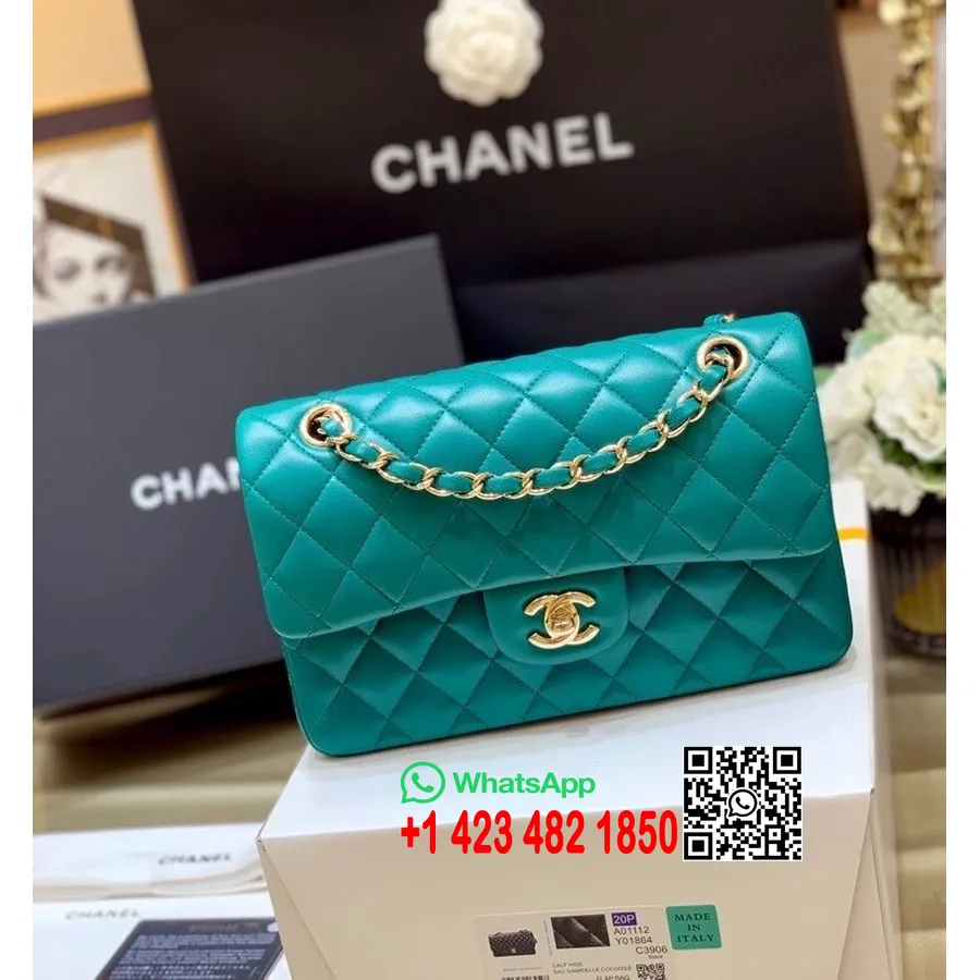 Классическая сумка Chanel с клапаном 23см, из кожи ягненка с золотой фурнитурой, коллекция весна/лето 2020, бирюзовый