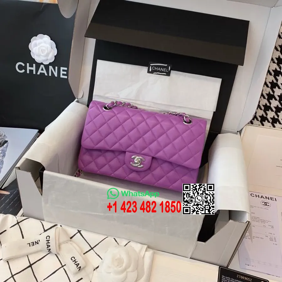 Geantă Clasică Chanel Cu Clapă 25 Cm Feronerie Argintie Piele De Miel Colecția Primăvară/vară 2020, Violet