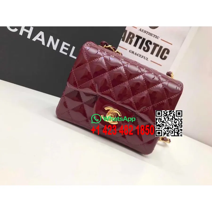 Chanel Bolso Clásico Mini Con Solapa 18 Cm Herrajes Dorados Charol Colección Primavera / Verano 2020, Burdeos