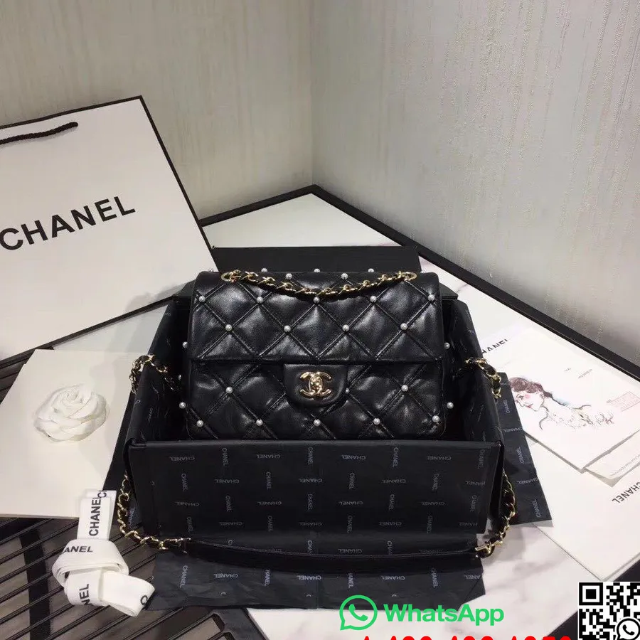 Chanel Met Parel Verfraaide Flaptas 25 Cm Lamsleer Lente/zomer Act 1 2020 Collectie, Zwart