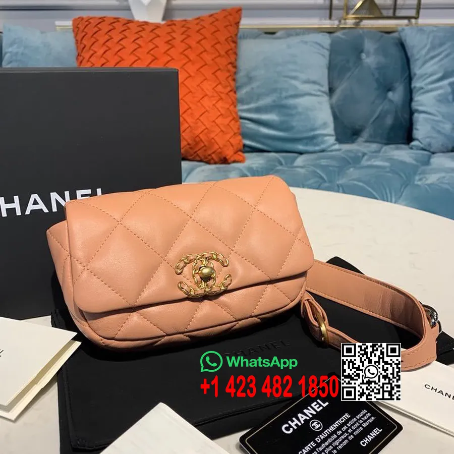 Geantă Cu Curea Chanel 19, Piele De Miel 18 Cm, Feronerie Aurie, Colecția Cruise 2019, Alb