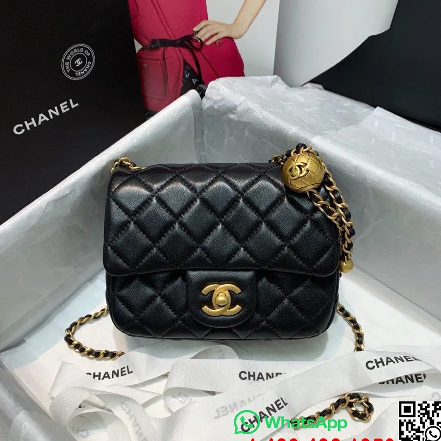 Klassische Chanel-klappe Mit Charm-kette Und Cc-details An Der Riementasche, 18 Cm, Goldene Hardware, Lammleder, Frühjahr/sommer