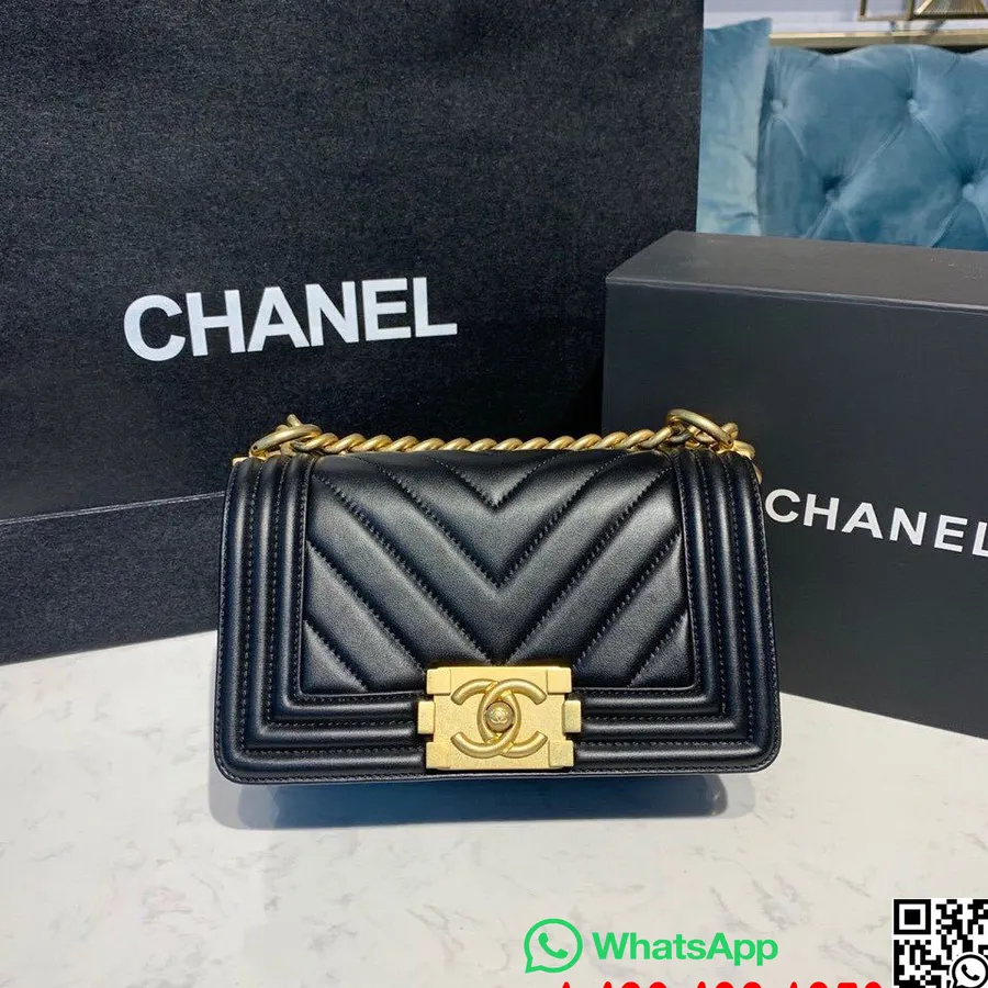 Bolso Chanel Chevron Boy 20 Cm Piel De Cordero Herrajes Dorados Antiguos Colección Otoño/invierno 2019 Acto 1 Negro