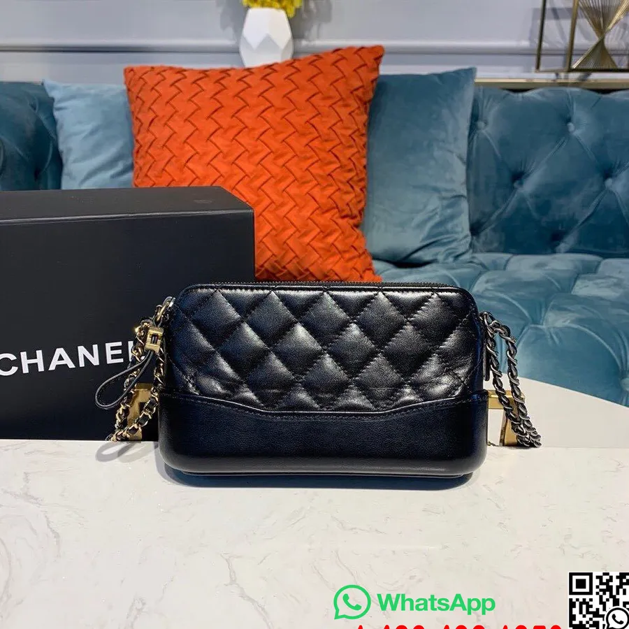 Chanel Gabrielle Mini Taška Tulák 18cm Zlatý Hardware Teletina Kůže Kolekce Jaro/léto 1 2019, černá