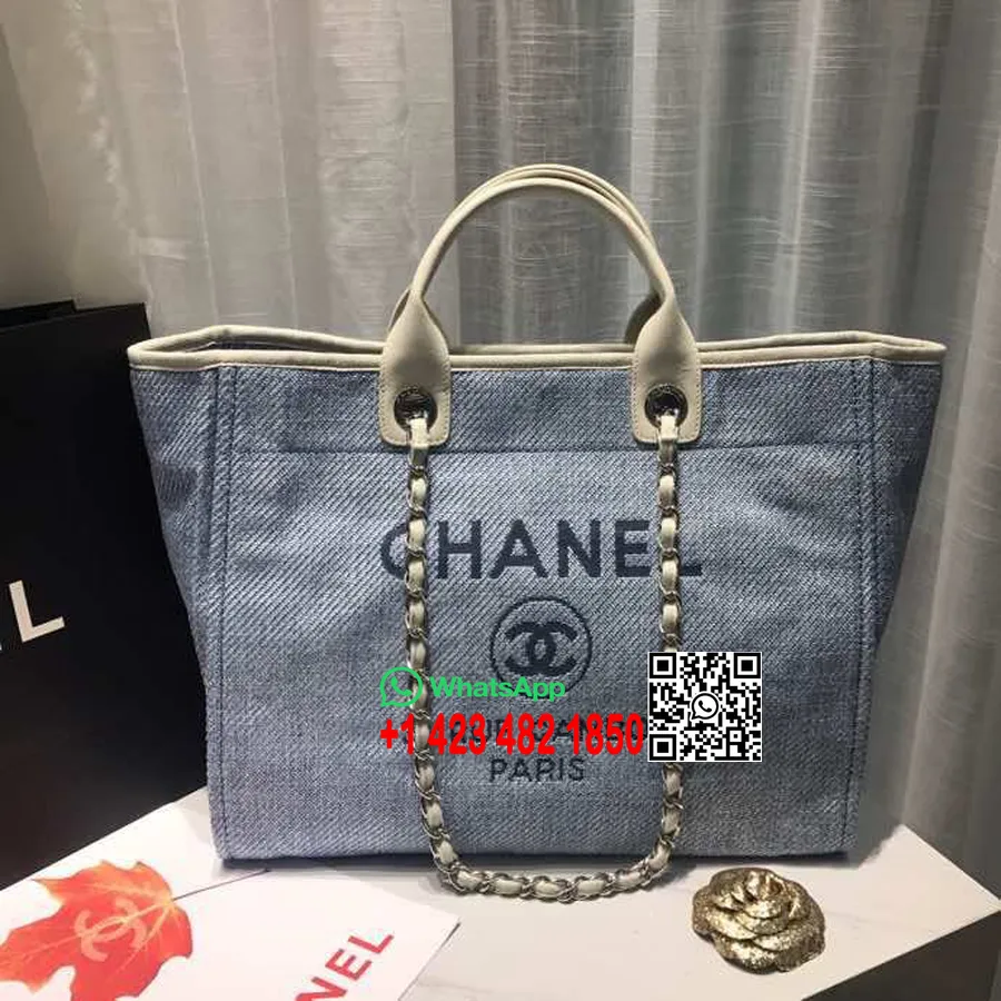 Chanel Deauville Tote 38 Cm Lerretsveske Vår/sommer 2019 Kolleksjon, Lyseblå Denim/hvit