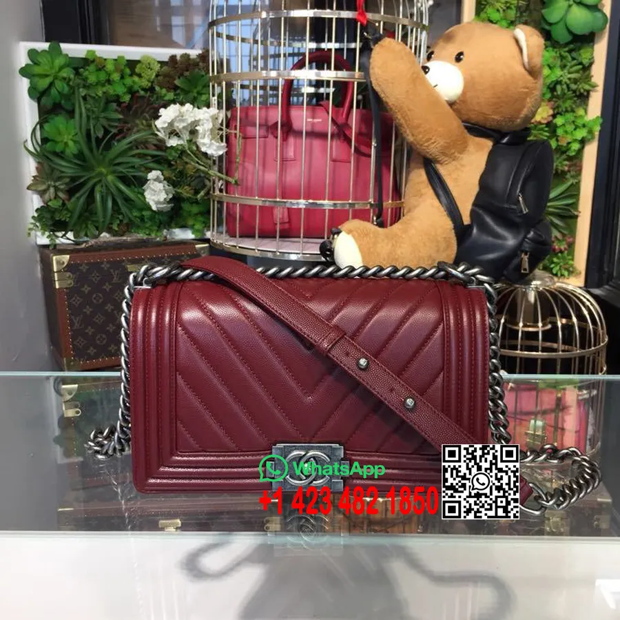 Chanel Chevron Jongenstas 25 Cm Kaviaarleer Antiek Zilveren Hardware Lente/zomer 2018 Act 1 Collectie, Bordeauxrood