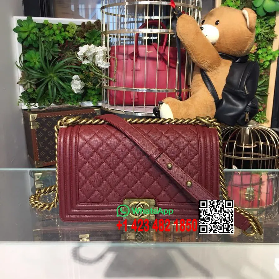 Сумка Chanel Boy 25см из икры из кожи с античной золотой фурнитурой, коллекция весна/лето 2018 акт 1, бордовый