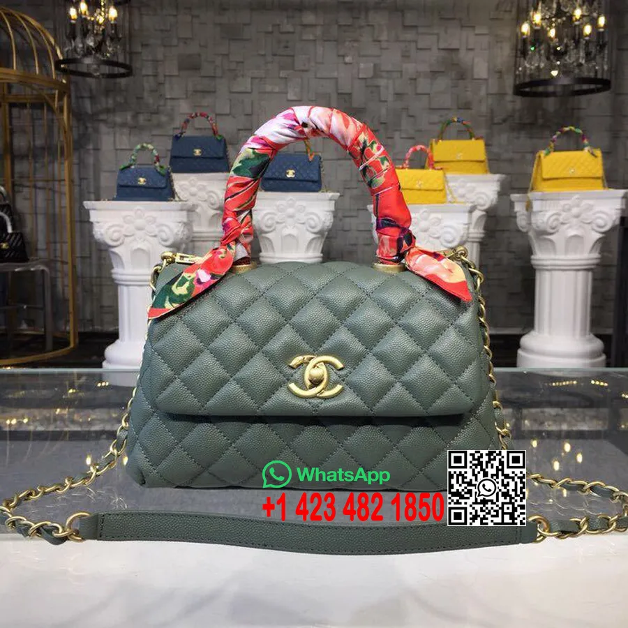 стеганая сумка Chanel с ручкой кокоса, 23 см, с ручкой под ящерицу, зернистая телячья кожа, золотистая фурнитура, весна/лето 201