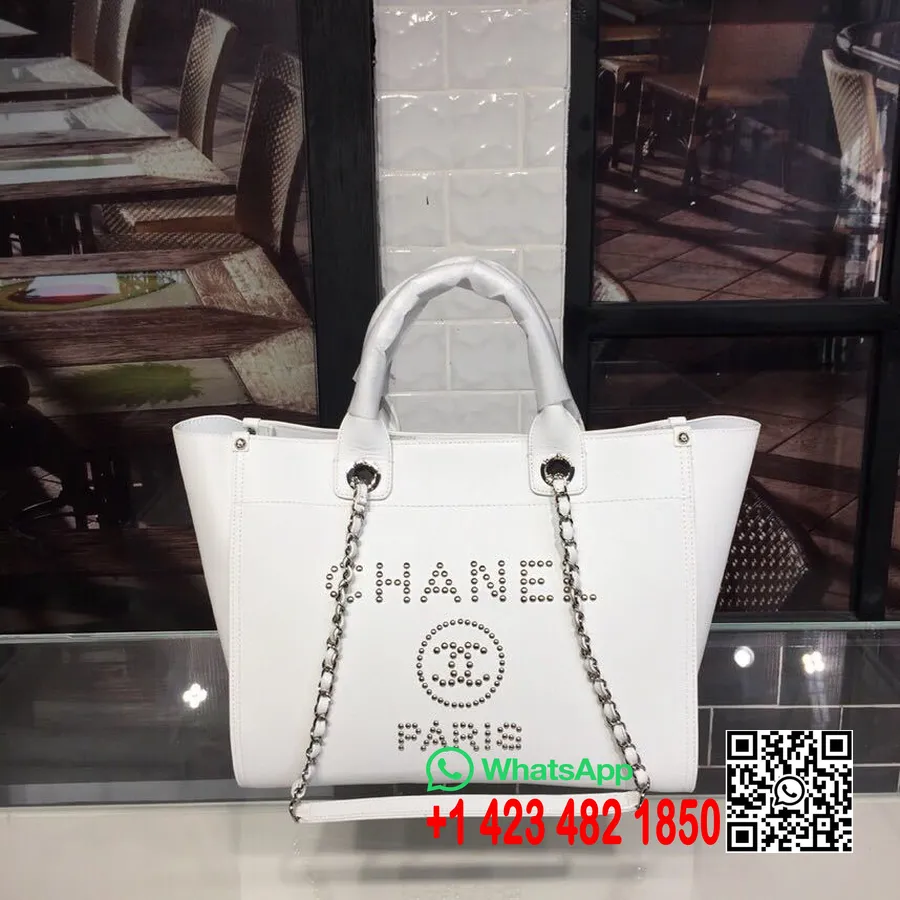 Bolso Deauville Con Tachuelas Chanel 33 Cm Piel De Becerro Herrajes Dorados Colección Primavera/verano 2018 Acto 1, Blanco