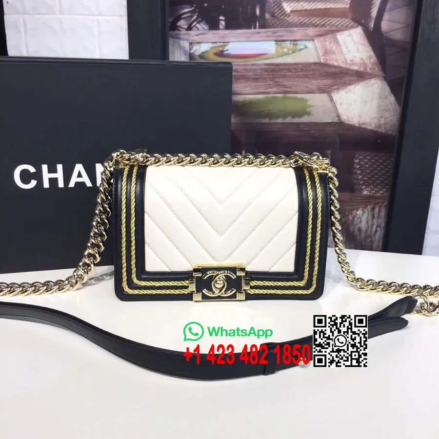 Geantă împletită Chanel Le Boy Piele De Miel 20 Cm Feronerie Aurie Colecția Cruise 2019, Negru