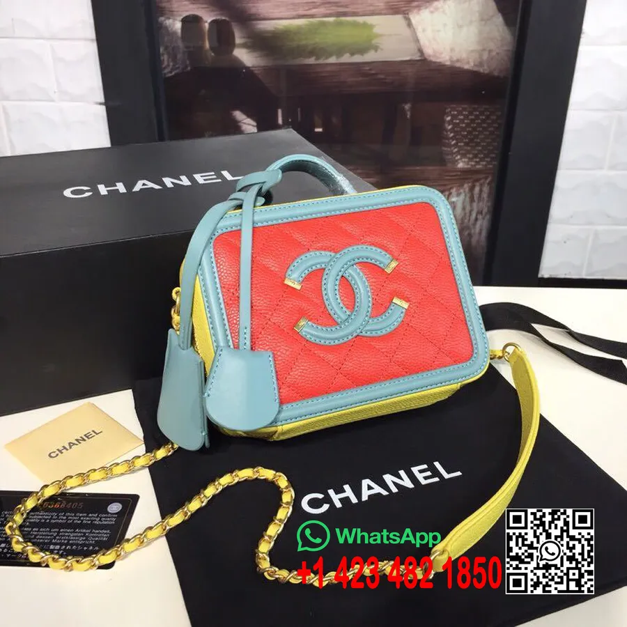 Chanel Cc Filigrāna Tualetes Soma 18 cm Jērādas ādas Zelta Aparatūra 2019. gada Pavasara/vasaras 2. Akta Kolekcija, Sarkana/dzel