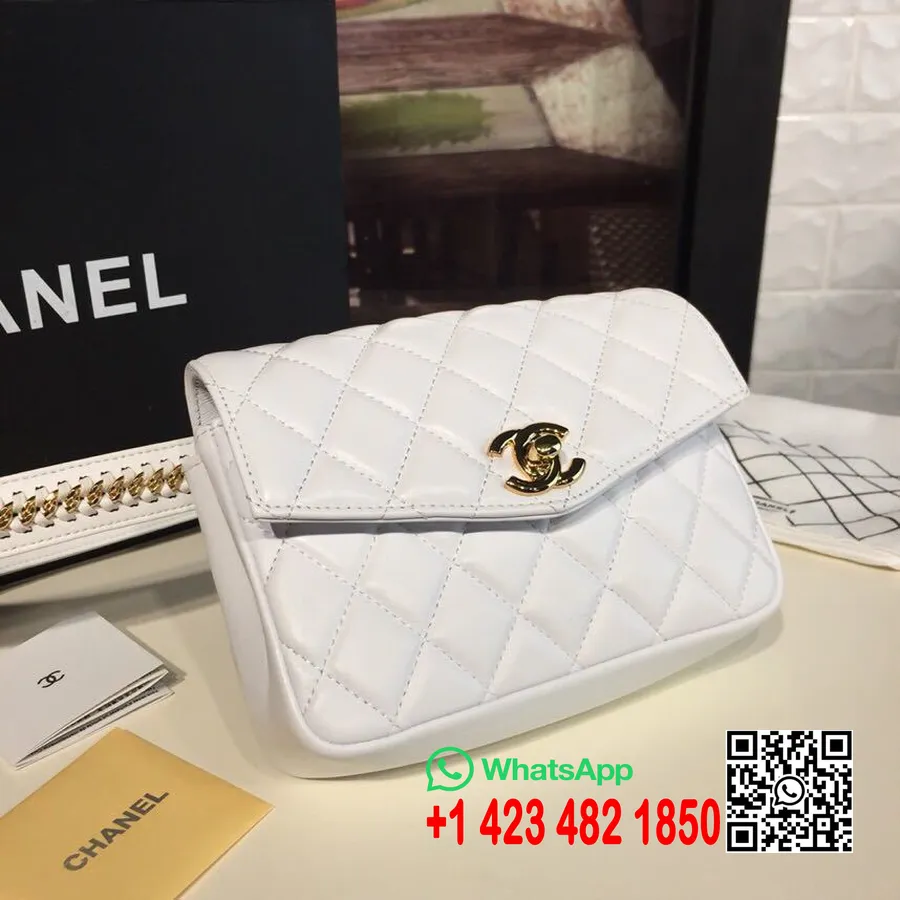 Chanel Midjeväska 18cm Lammskinn Vår/sommar 2019 Akt 1 2019 Kollektion, Vit