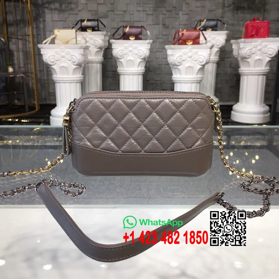 Мини-сумка-хобо Chanel Gabrielle 18 см с золотой фурнитурой из кожи ягненка осень/зима коллекция Act 1 2018 бежевый