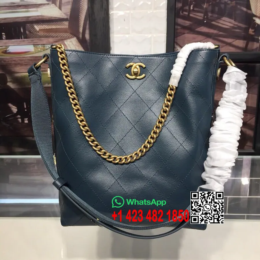 Geanta Hobo Chanel Cu Nasturi 26 Cm Piele De Vitel Colectia Act 1 Toamna/iarna 2018, Albastru