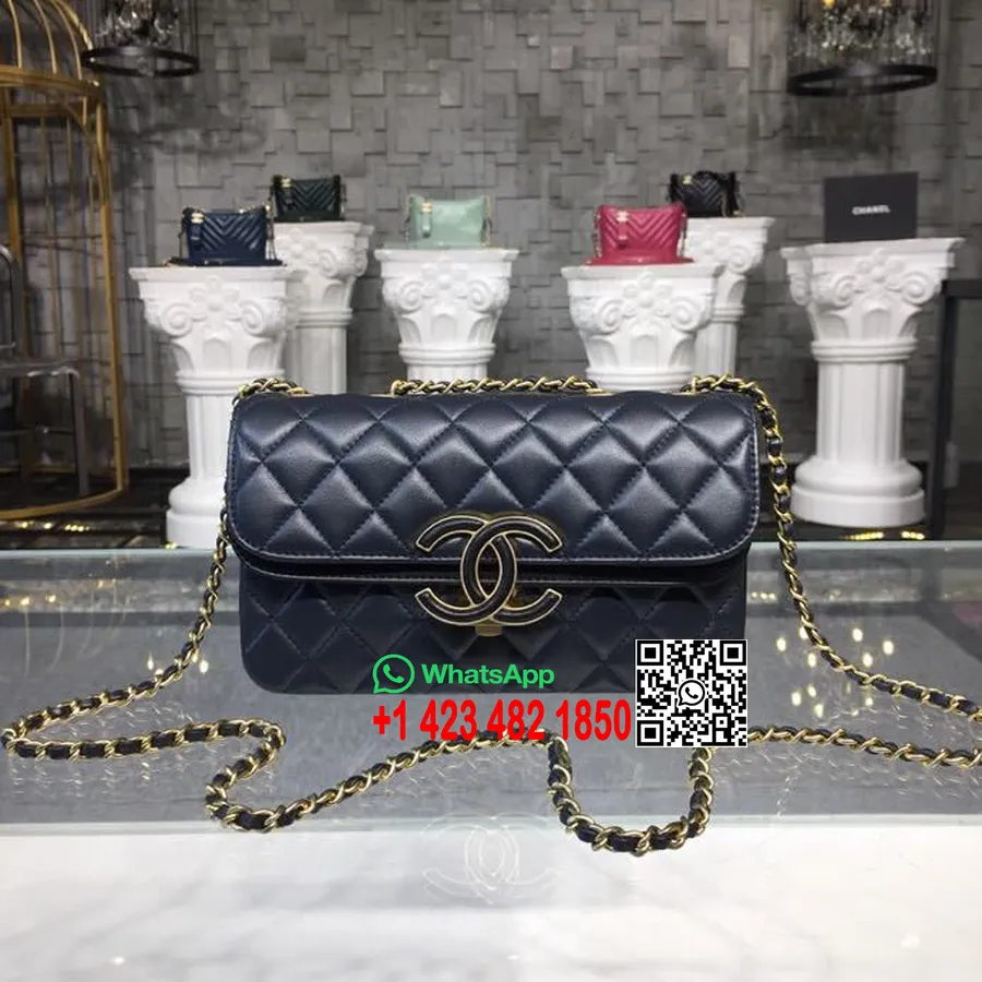 Chanel Enamel CC Flap Bag 22cm Aged Gold Hardware Lambskin Leather Metiers d Art Paris-Hamburg 2018 Collection Navy