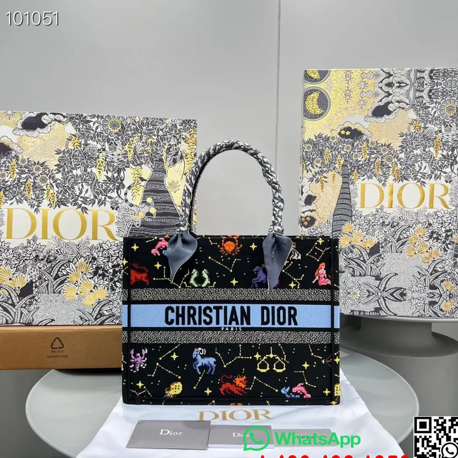 Borsa Tote Christian Dior Book 36 Cm M1296 Tela Ricamata Lucky Dior Pixel Zodiaco Collezione Autunno/inverno 2022, Nera