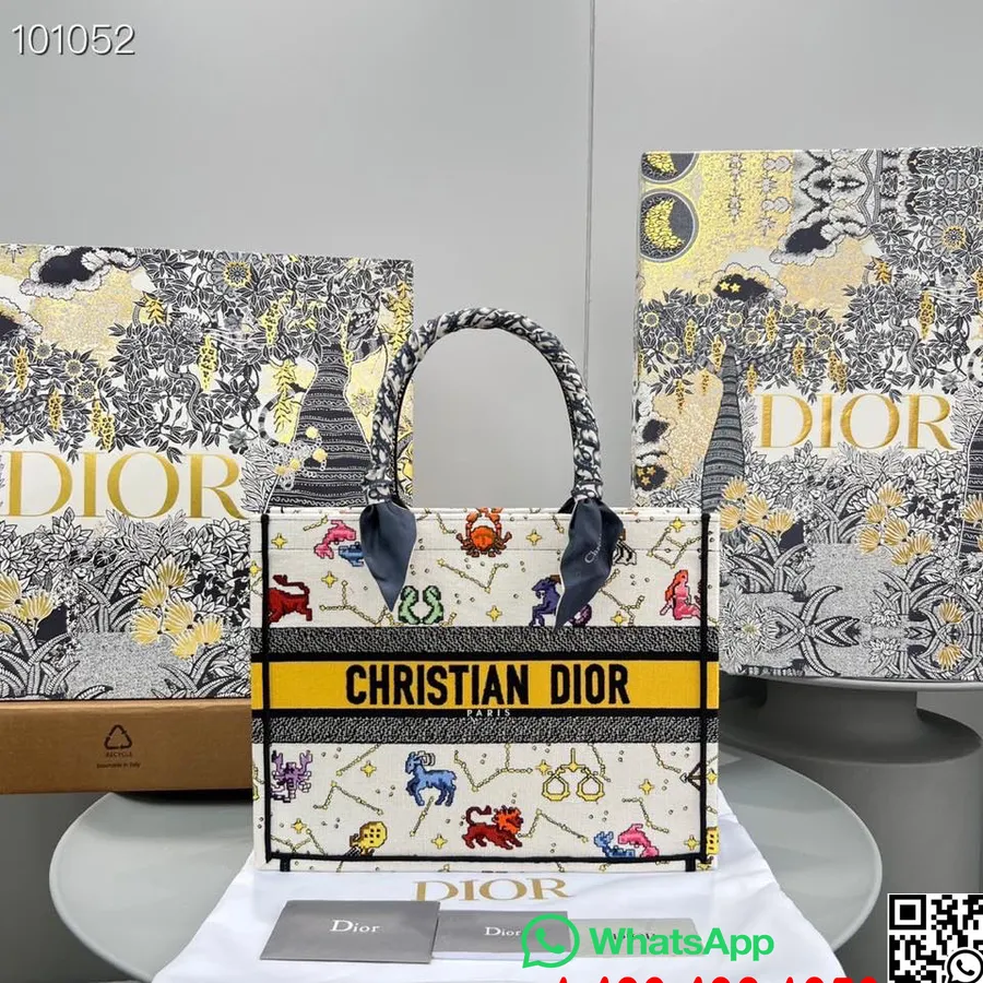 Borsa Tote Christian Dior Book 36cm M1296 Tela Ricamata Lucky Dior Pixel Zodiaco Collezione Autunno/inverno 2022, Latte