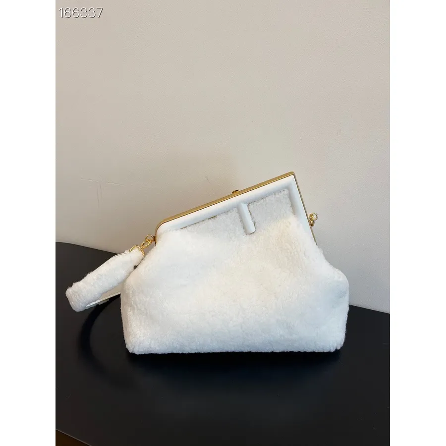 Fendi First Clutch Redzams Soma Merino Aitādas/nappa ādas 32cm Rudens/ziemas 2021 Kolekcija, Balta