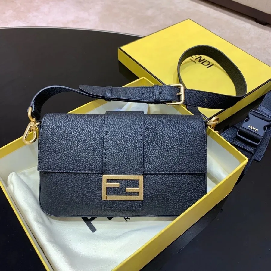 Сумка через плечо Fendi Ff 3way, 26 см, из телячьей кожи, коллекция осень/зима 2020, черный