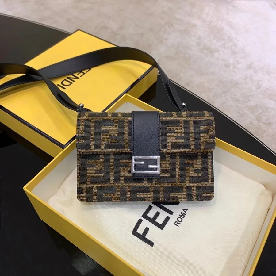 תיק חגורה/תיק כתף של Fendi Ff מעור עגל קולקציית סתיו/חורף 2020, חום