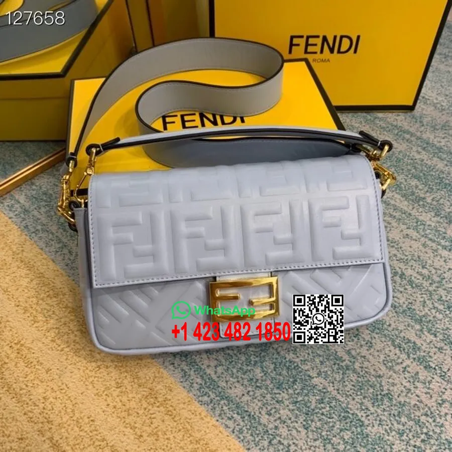 Fendi Embossed Ff Logo Baguette Bag 26cm Kalveskinn Høst/vinter 2020 Kolleksjon, Lyseblå