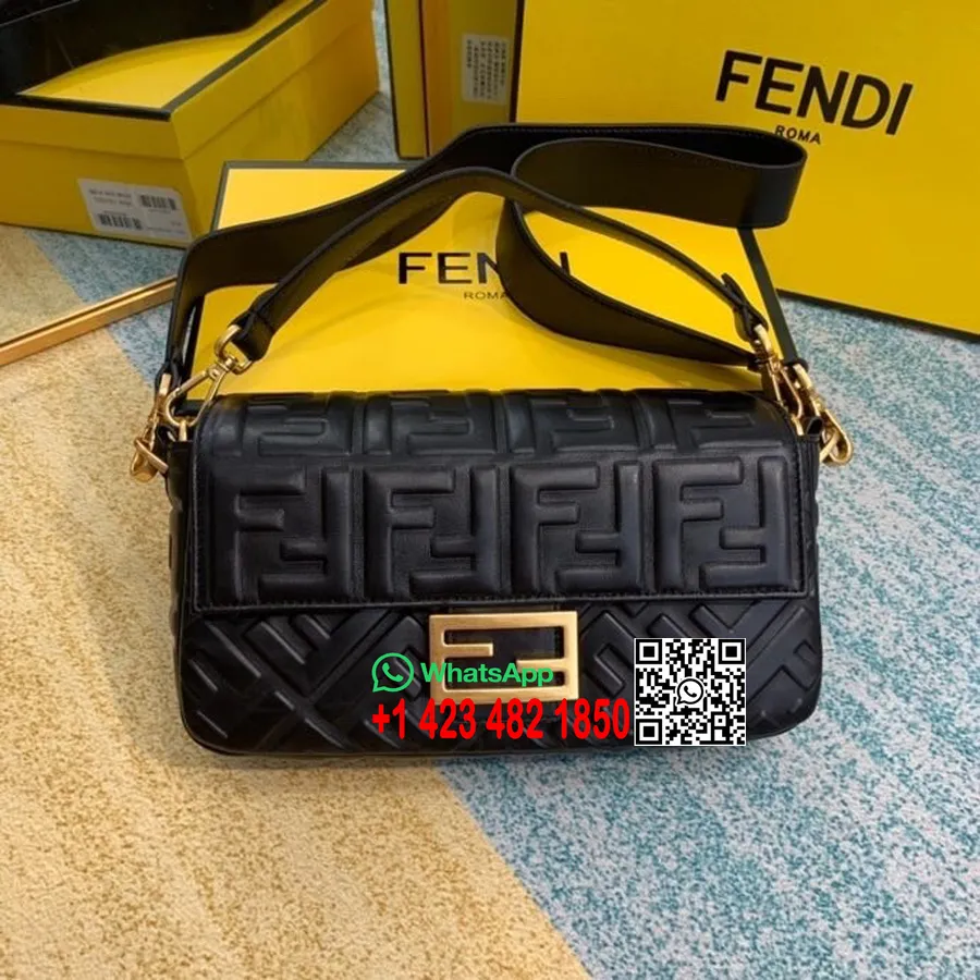 Fendi Embossed Ff Logo Baguette Bag 26cm Kalveskinn Høst/vinter 2020 Kolleksjon, Svart