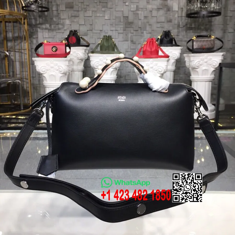 Сумка Fendi By The Way с заклепками 28см из телячьей кожи, коллекция весна/лето 2019, черный