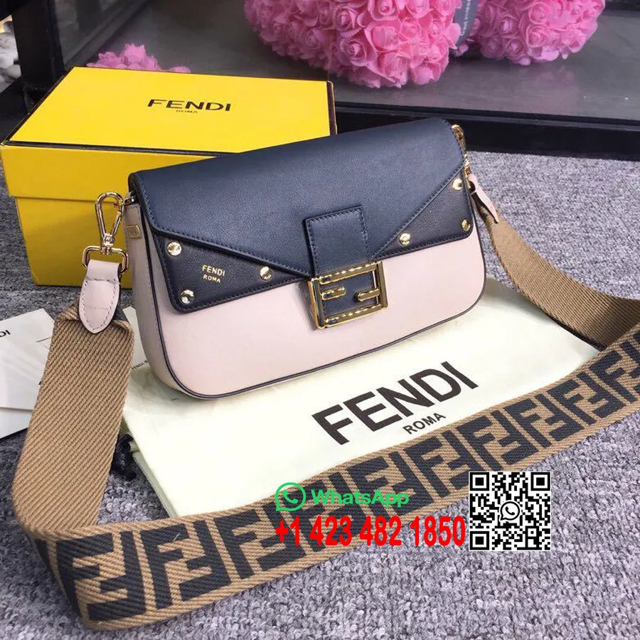 Сумка Fendi Baguette 28см из козьей кожи Romano, коллекция весна/лето 2019, светло-розовый/темно-синий