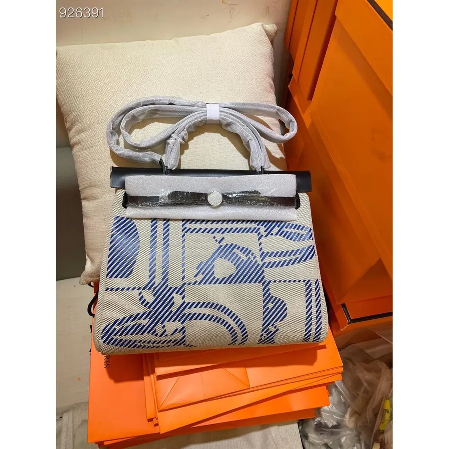 Hermes Toile Brides De Gala Hunter Retourne Herbag Zip Pm 31cm Bomull Canvas Palladium Hårdvara, Blå Frankrike Och Ecru/blå Saph