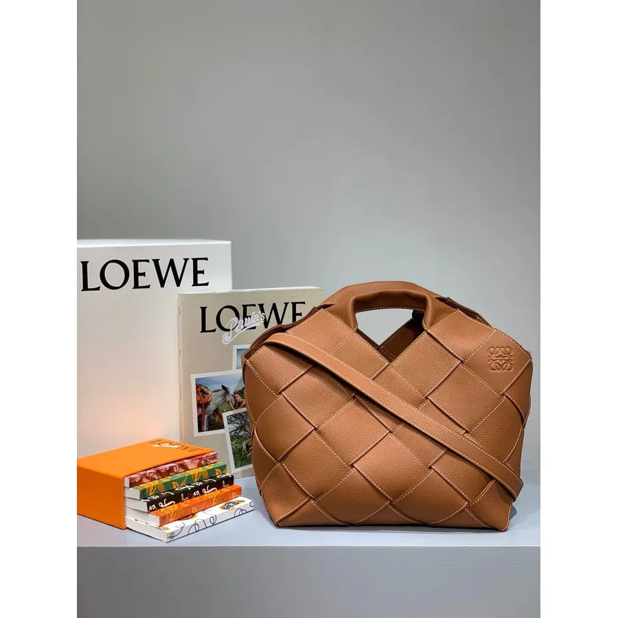 Geantă Loewe Coș țesătură 34 Cm Piele De Vițel Granulată Colecția Primăvară/vară 2020, Maro