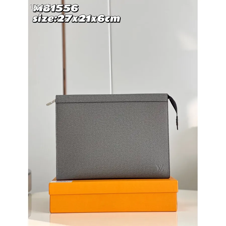 Louis Vuitton Pochette Voyage чантичка 27 см, телешка кожа от тайга, колекция есен/зима 2022 г. M81556, сива