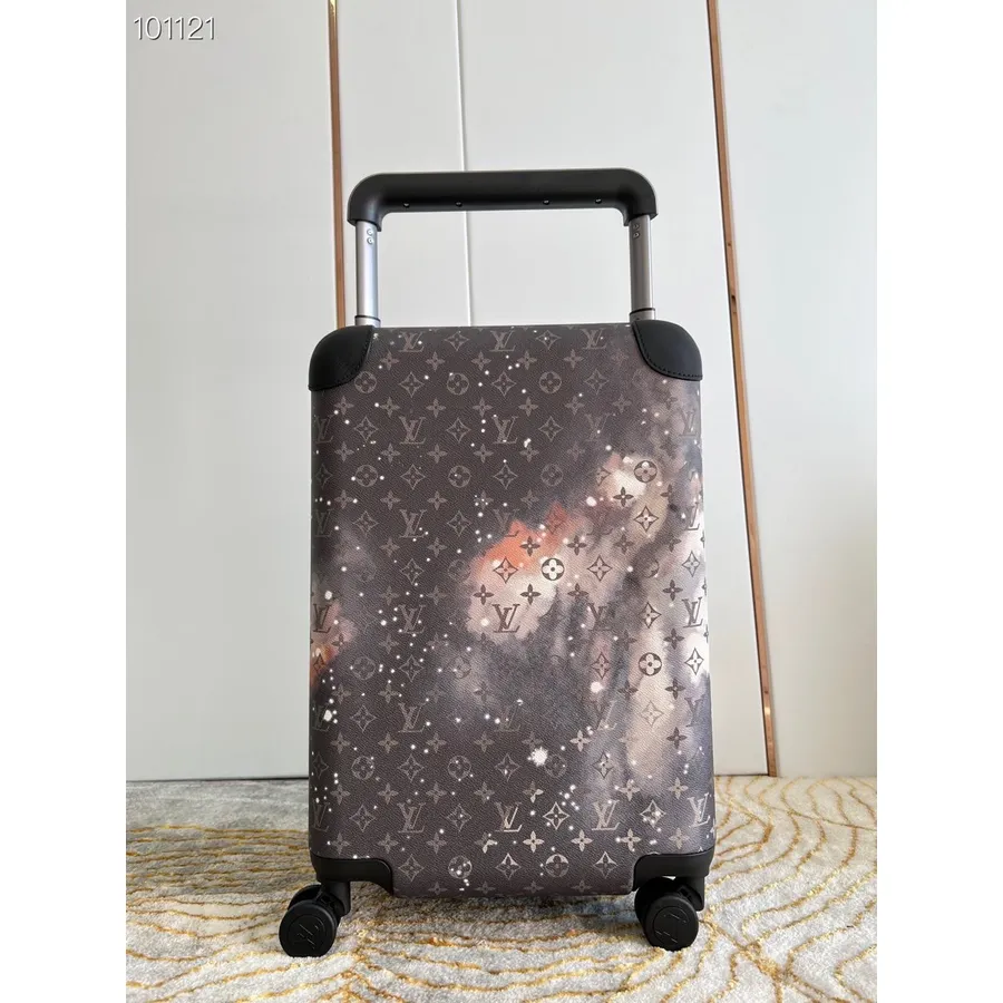 Louis Vuitton Horizon 55 Bagāžas Ratiņi Monogramma Galaxy Canvas Rudens/ziema 2022 Kolekcija M44179, Melna