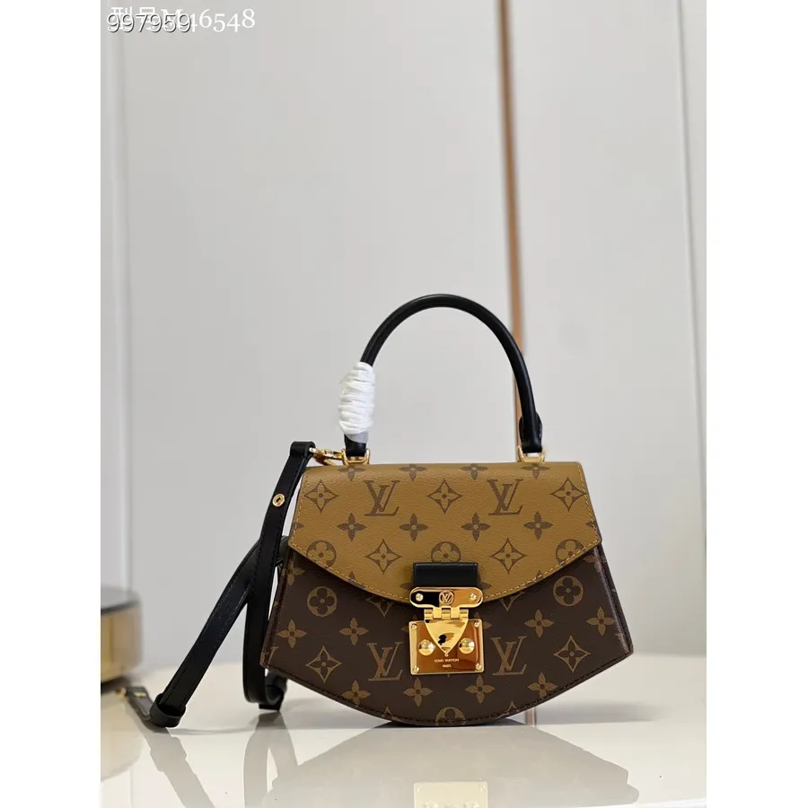 Сумка-клатч Louis Vuitton 24см из канвы с монограммой, коллекция Holiday 2022 M46548, коричневый