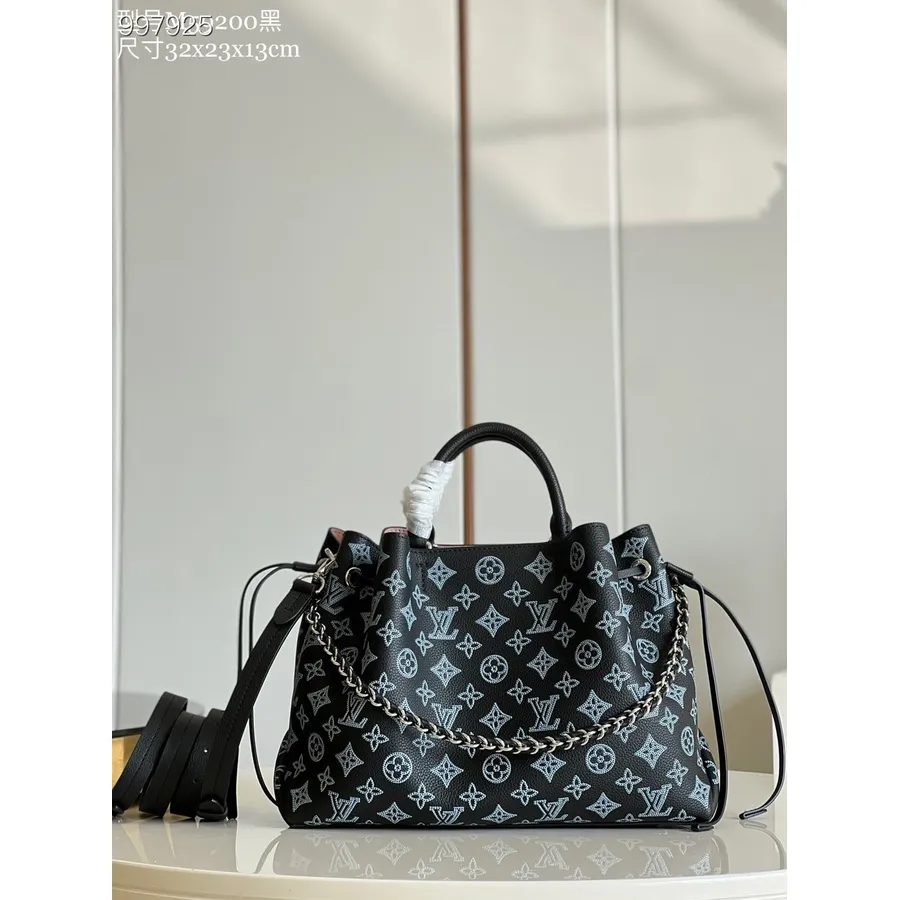 Louis Vuitton Bella Tragetasche, 32 Cm, Perforiertes Mahina-Kalbsleder, Herbst/Winter-Kollektion 2022, M21107, Schwarz