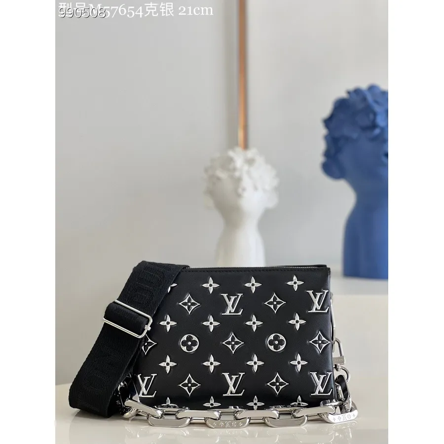 Louis Vuitton Coussin Bb чанта 21 см пухкава агнешка кожа с релефен монограм кожена колекция пролет/лято 2022 M57654, черно/бяло