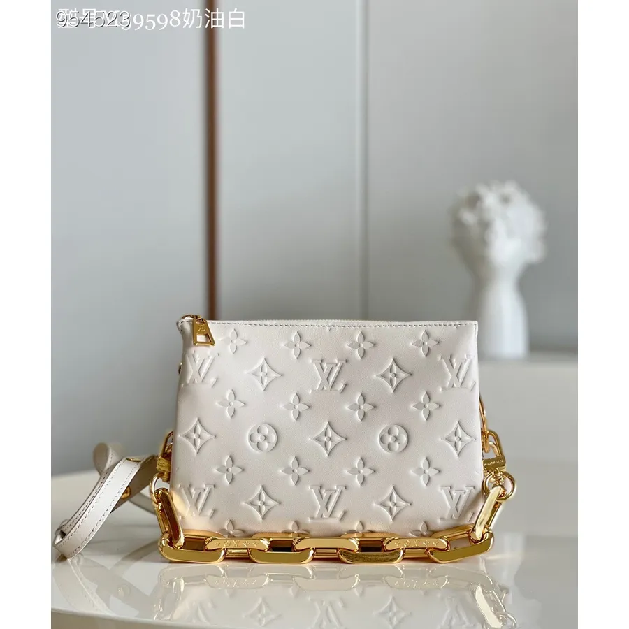 Louis Vuitton Coussin Bb Taske 21cm Broderet Hævet Monogram Lammeskind Forår/sommer 2022 Kollektion M59598, Creme