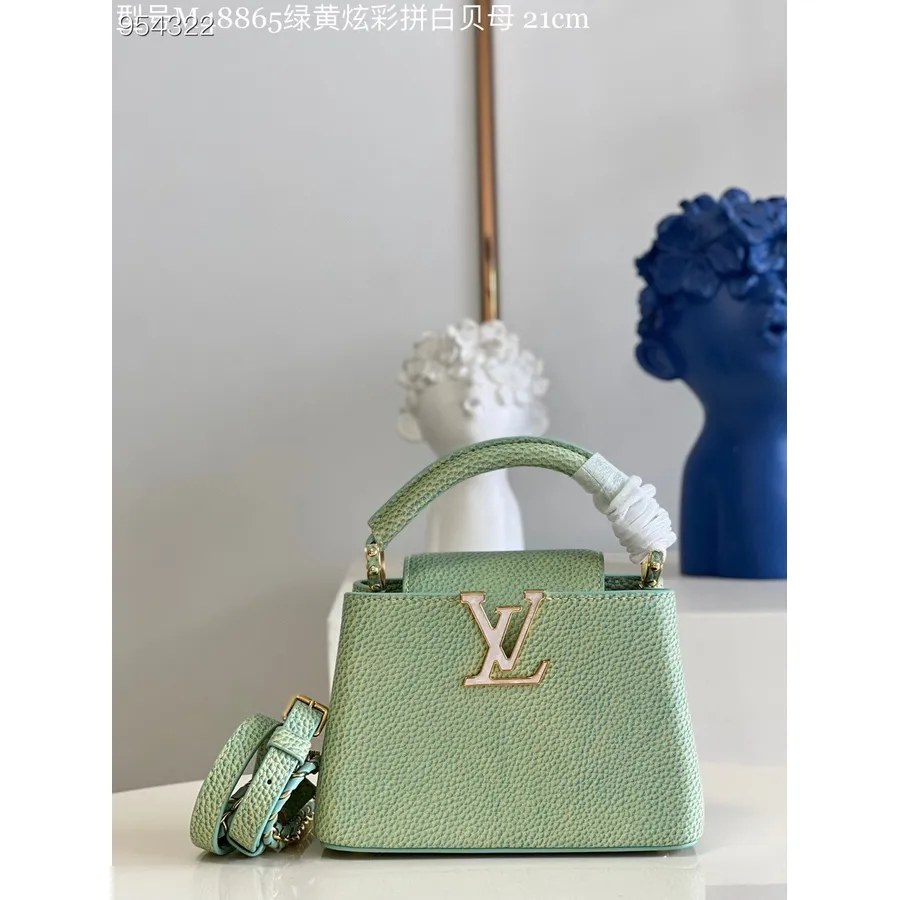 Louis Vuitton Capucines Minilaukku 21cm Kiiltävä Efekti Taurillon Nahka Kevät/kesä 2022 Mallisto M48865, Vert D'eau Green