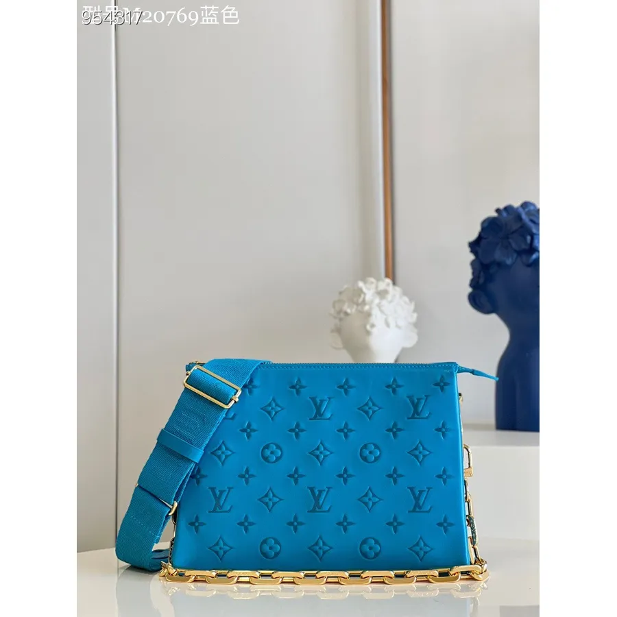 Louis Vuitton Coussin Pm чанта 26 см Vuittamins монограм с релефен пухкав агнешка кожа колекция пролет/лято 2022 M57790, турция