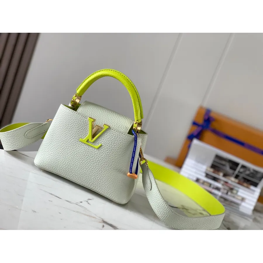 Louis Vuitton Capucines Mini Soma 21cm Taurillon ādas Pavasara/vasaras 2022 Kolekcija M59440, Balta/neona Zaļa